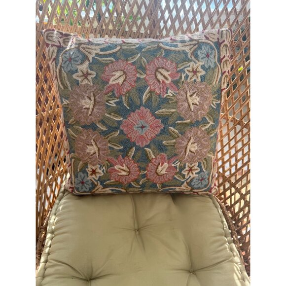Vintage 80s Floral Wool Crewel Chainstitch Embroidery Accent Pillow 15x16" - Picture 2 of 10